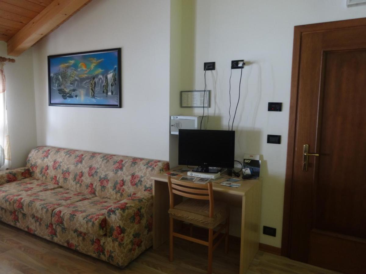 Hotel Genzianella Presenaio Экстерьер фото